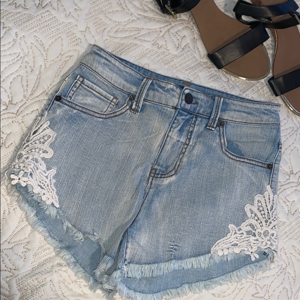 💖 HIGH WAIST LACE TRIM DENIM SHORTS